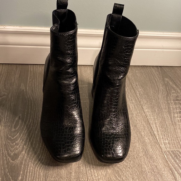 Spring Boots - Picture 3 of 3